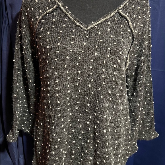 ANDREE BY UNIT Grey and White Polka Dot V-Neck Sweater - Picture 1 of 3